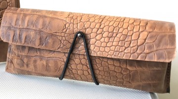 Brillenkoker in bruin croco 2