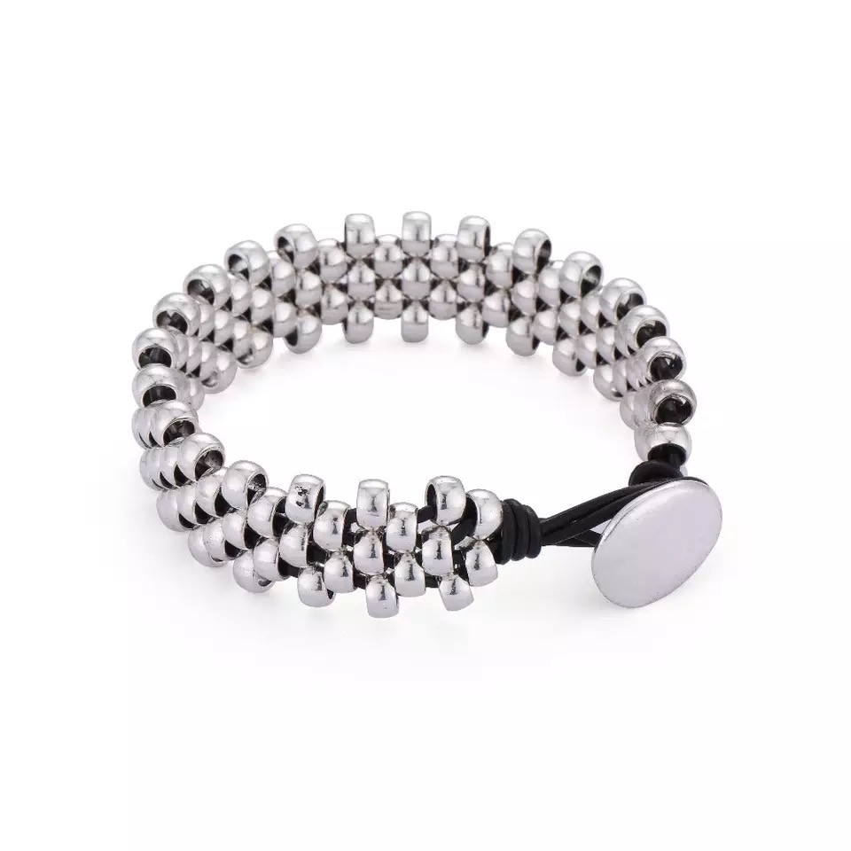 zin vermogen voordelig 256. Armband in zwart leer met mooie zilverkleurige kralen - Armbanden -  Meer van Leer